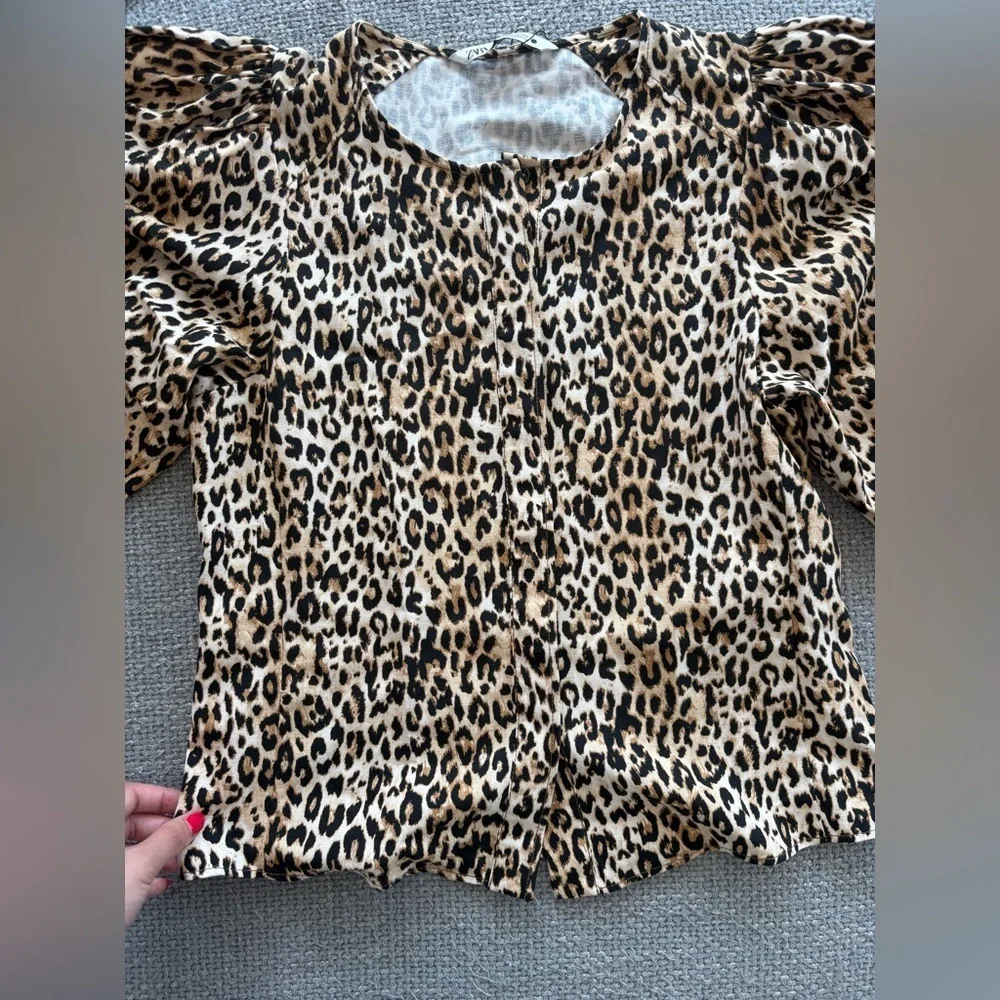 Zara Leopard Print Puff Sleeve Button Blouse - Size Small
Brand new no tag - Picture 5 of 12